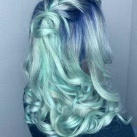 blaue Haare vom Friseurteam Edlitz